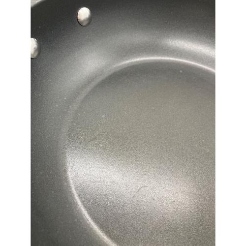 LE CREUSET (ルクルーゼ) フライパン O16013 24cm