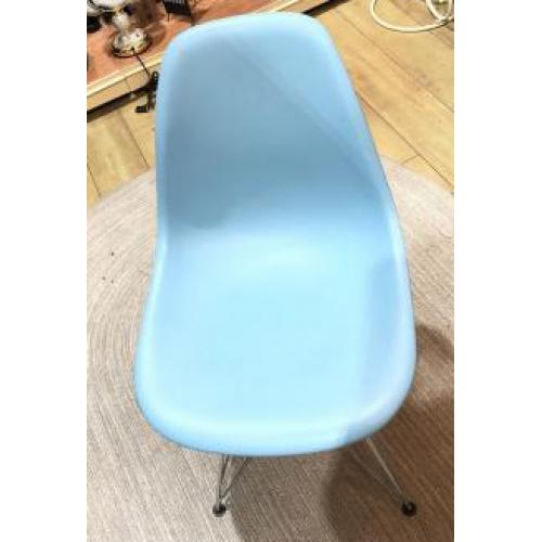 Vitra サイドシェルチェア スカイブルー 1人掛け チャールズ&レイ・イームズ ヴィトラ/サイドシェルチェア【花小金井店】