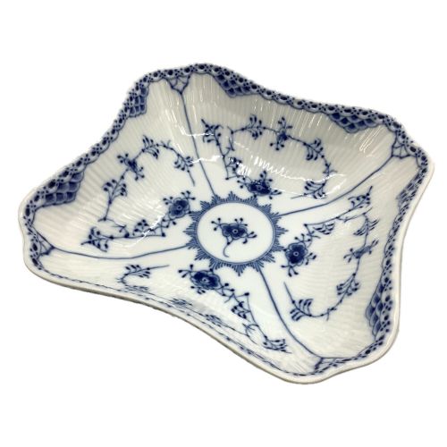 ROYAL COPENHAGEN (ロイヤル・コペンハーゲン) 21cmスクエアボウル ブルーフルーテッド・ハーフレース
