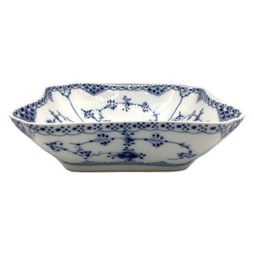 ROYAL COPENHAGEN (ロイヤル・コペンハーゲン) 21cmスクエアボウル ブルーフルーテッド・ハーフレース