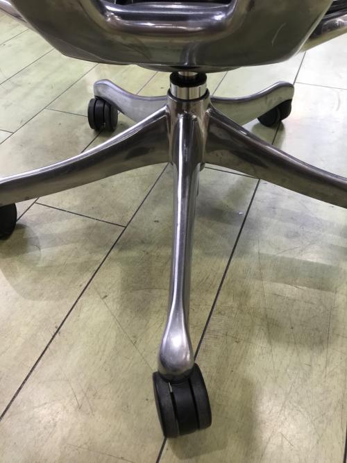 Ergohuman Pro (エルゴヒューマン・プロ) オフィスチェア ブラック ジャケットハンガー固定ネジ欠品