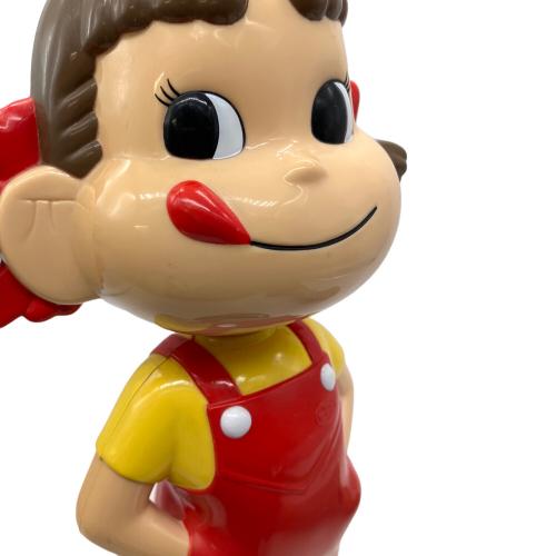 ペコちゃん首振り人形