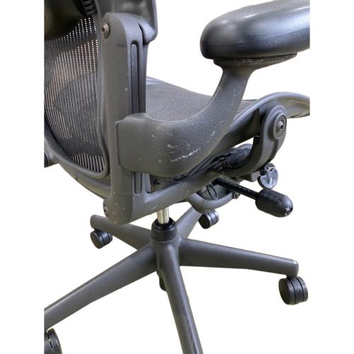 Herman Miller (ハーマンミラー) アーロンチェア Aサイズ クラシックモデル グラファイトベース ランバーサポートフル装備 @ ブラック