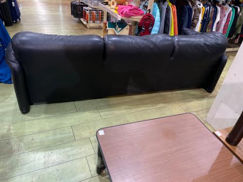 CASSINA (カッシーナ) 3人掛けソファー @ Π ブラック MARALUNGA