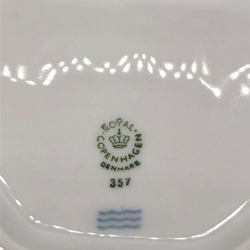 ROYAL COPENHAGEN (ロイヤル・コペンハーゲン) リーフディッシュ ホワイト ホワイトフルーテッド・ハーフレース