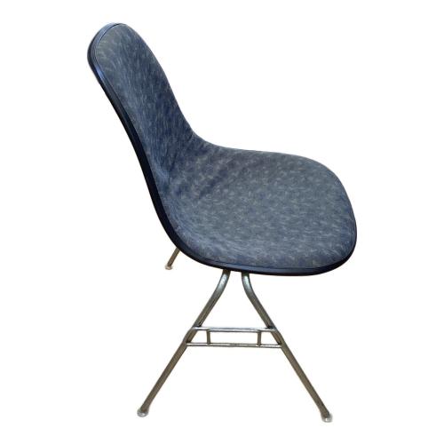 Herman Miller (ハーマンミラー) シェルチェア ブラック スタッキングベース