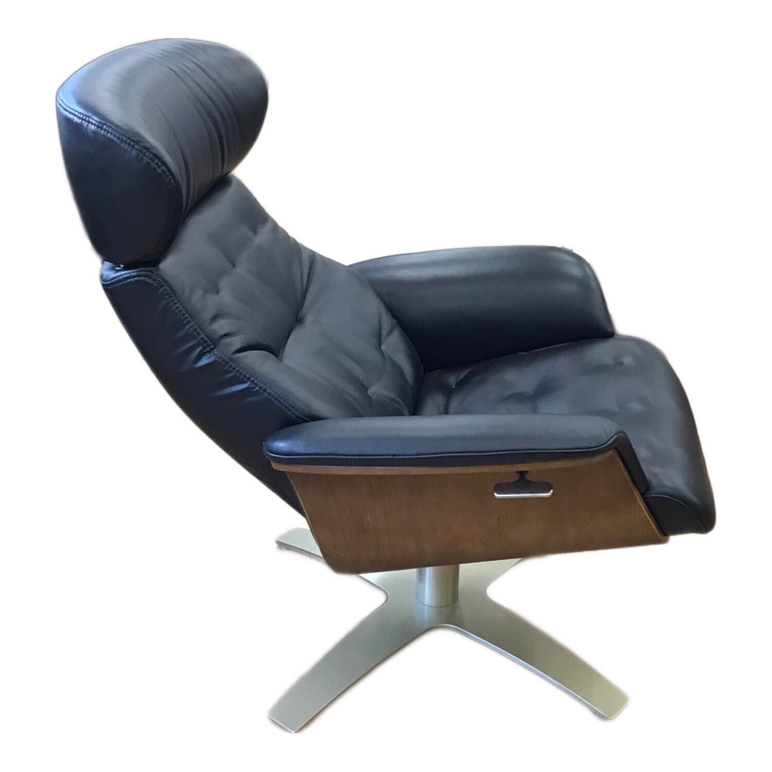 ニトリ リクライニングチェアー ブラック オットマン付 本革 MARSHAL