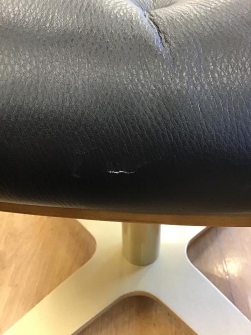 ニトリ リクライニングチェアー ブラック オットマン付 本革 MARSHAL