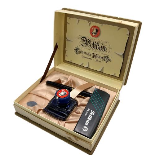 Pelikan (ペリカン) 万年筆 ブラック×ゴールド