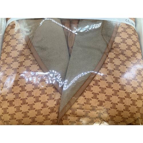 CELINE (セリーヌ) 男女兼用羽毛肩当て ダウン85％・フェザー15%・マカダム柄・SAT55５3791 M~L対応