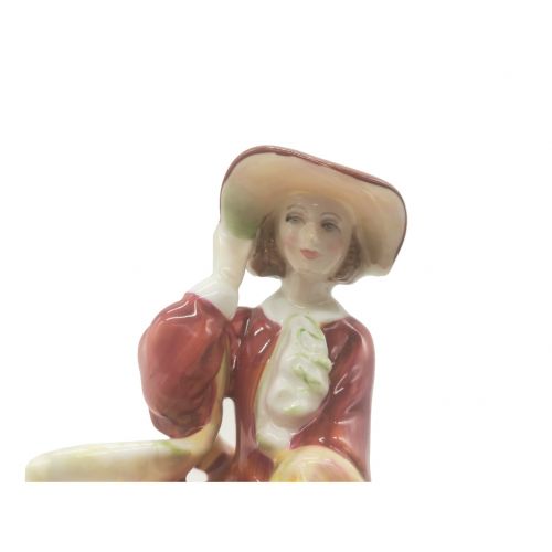 ROYAL DOULTON (ロイヤルドルトン) フィギュリン Pretty ladies