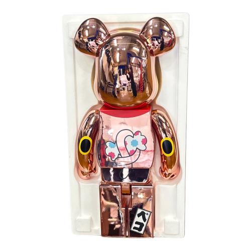 BEAR BRICK (ベアブリック) フィギュア 招き猫ペコちゃん 金運ダブル小判 桃金メッキ 1000%