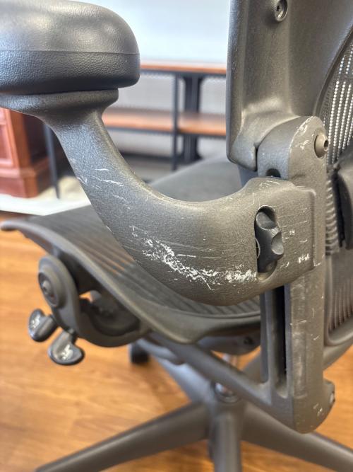 Herman Miller (ハーマンミラー) アーロンチェア ブラック