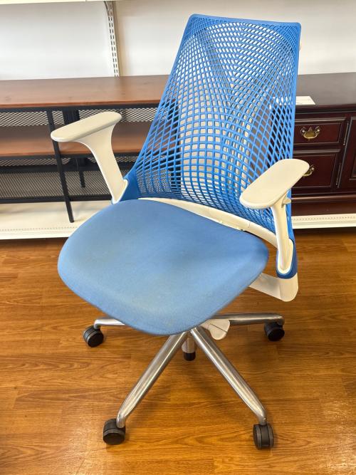 Herman Miller (ハーマンミラー) セイルチェア ブルー×ホワイト 132 キャスター付 N267C73M6391