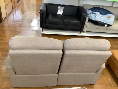 【トレファク神戸南店】★値下げしました★ニトリ 2人掛けソファー ブラック×ブラウンです‼︎【取りに来られる方限定】 ニトリ 2人掛けソファー ダークブラウン｜トレファクONLINE