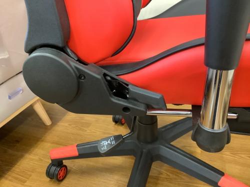 VERSUS CHAIR ゲーミングチェア レッド×ブラック 37 アーム付 合皮