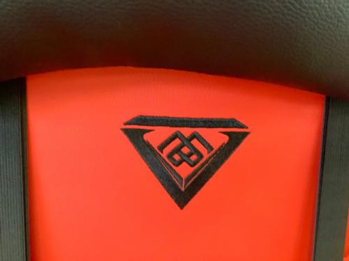 VERSUS CHAIR ゲーミングチェア レッド×ブラック 37 アーム付 合皮
