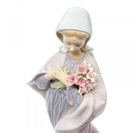 LLADRO (リヤドロ) フィギュリン 花を持つマリア｜トレファクONLINE