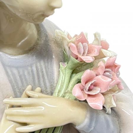 LLADRO (リヤドロ) フィギュリン 花を持つマリア｜トレファクONLINE