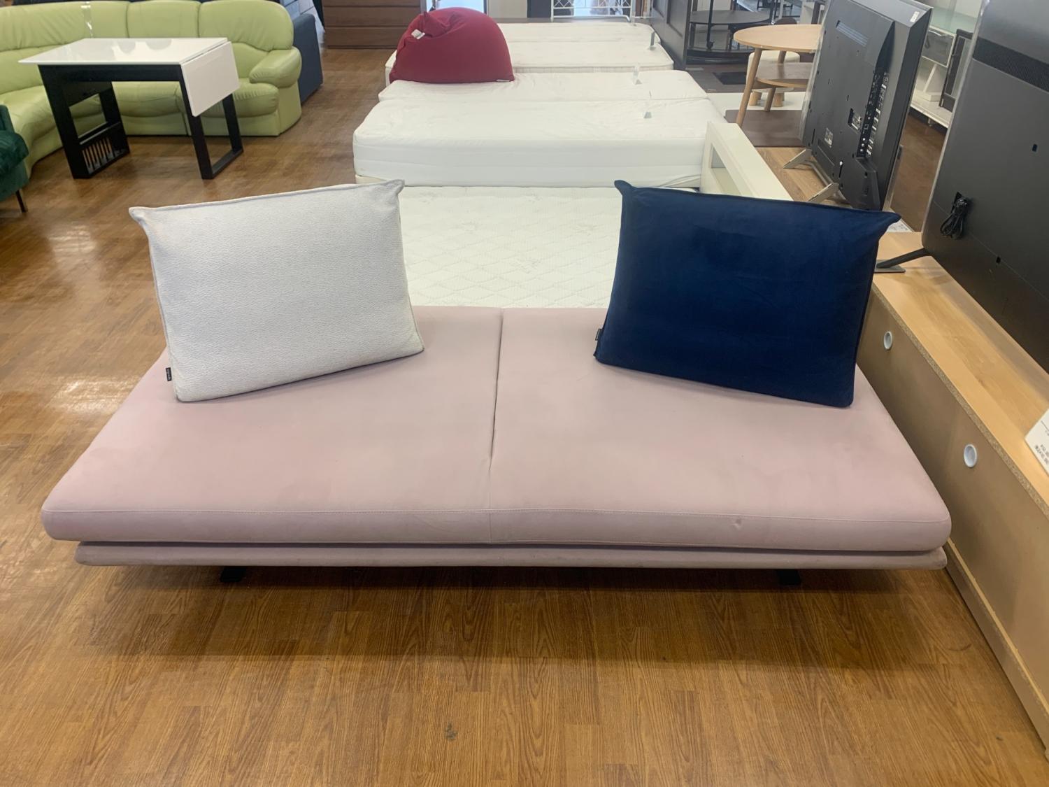 ligne roset (リーンロゼ) 3人掛けソファー @ ピンク PRADO