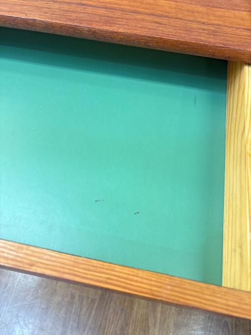 AB Carlstrom＆CO社 ナイトテーブル スウェーデン製 北欧家具 AB Carlstrom＆CO社 ナイトテーブル スウェーデン製 北欧家具 AB