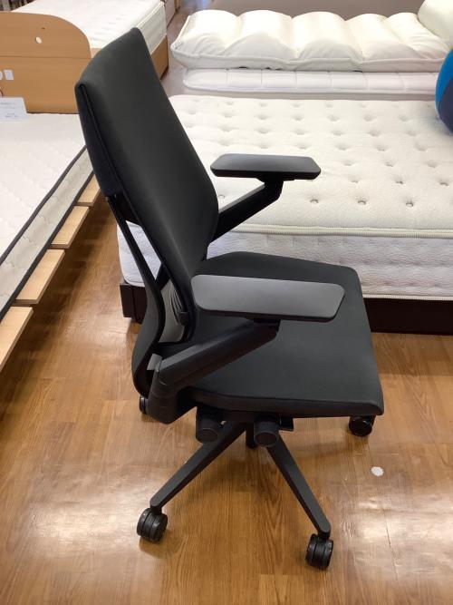Steelcase (スチールケース) ワークチェアー Gestur 259 ブラック