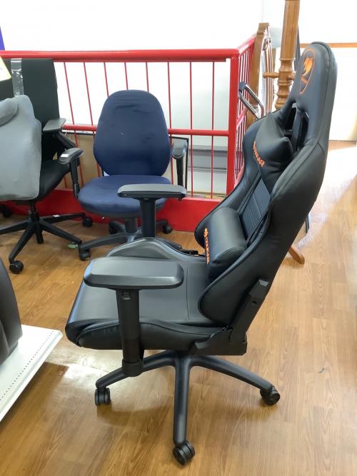 Cougar (クーガ) ゲーミングチェア ブラック