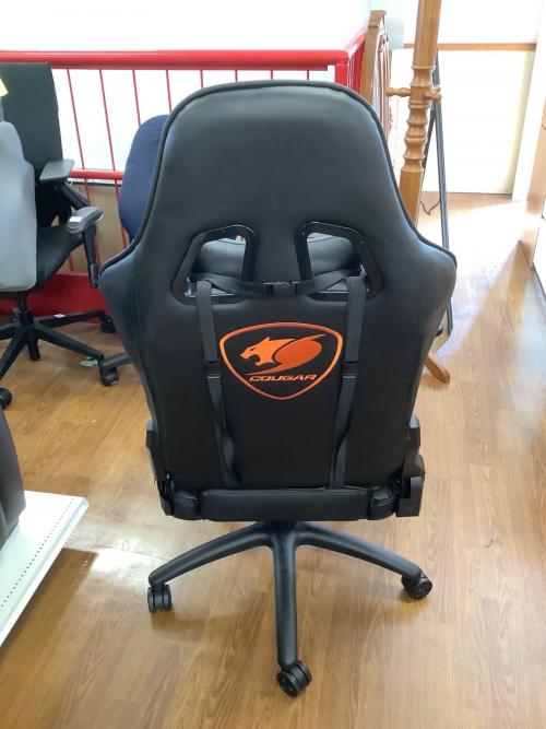 Cougar (クーガ) ゲーミングチェア ブラック