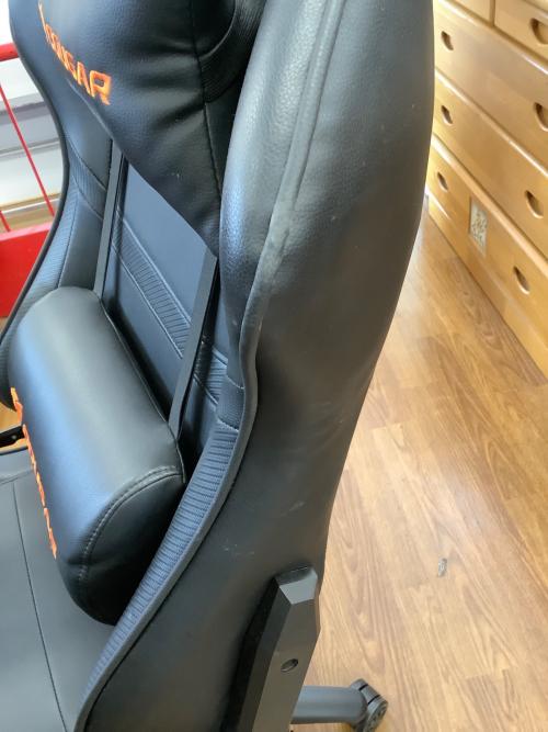 Cougar (クーガ) ゲーミングチェア ブラック