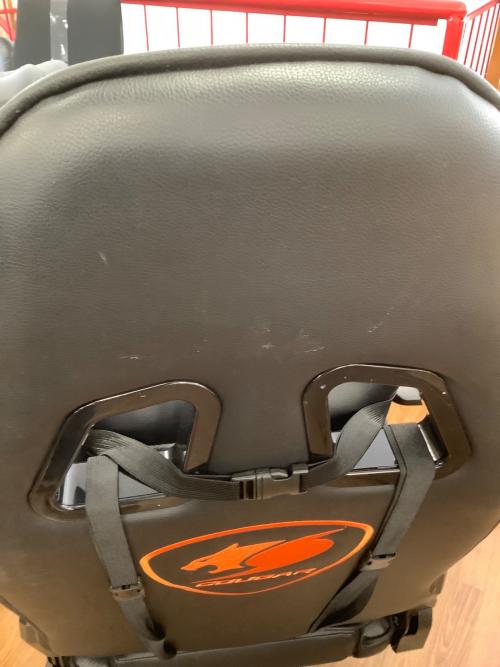 Cougar (クーガ) ゲーミングチェア ブラック