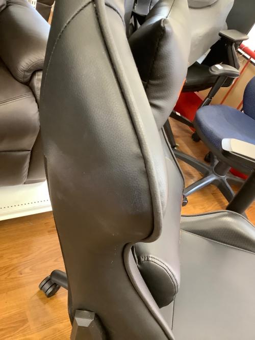 Cougar (クーガ) ゲーミングチェア ブラック