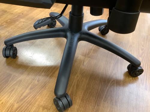 Cougar (クーガ) ゲーミングチェア ブラック