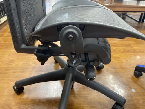 Herman Miller (ハーマンミラー) アーロンチェア AE112NNB-PJG1BB3D01 グラファイトベース/ボスチャーフィット ブラック クラシック