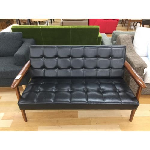 カリモク60 (カリモクロクマル) 2人掛けソファー スタンダードブラック 【岸和田店】