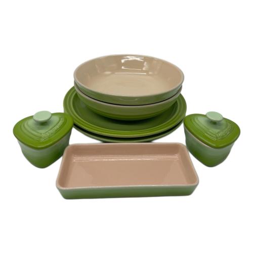LE CREUSET (ルクルーゼ) 食器セット グリーン ▲ プレート4枚 　長方形1枚　ハート型容器2個