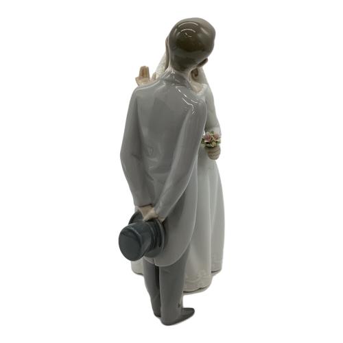 LLADRO (リヤドロ) フィギュリン 誓いのキッス 06620