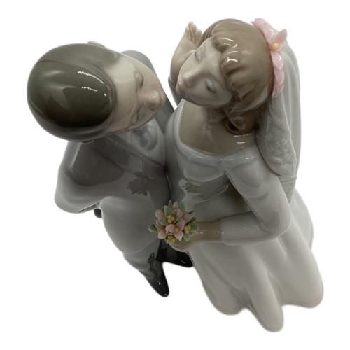 LLADRO (リヤドロ) フィギュリン 誓いのキッス 06620