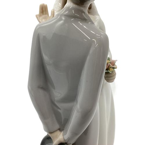 LLADRO (リヤドロ) フィギュリン 誓いのキッス 06620