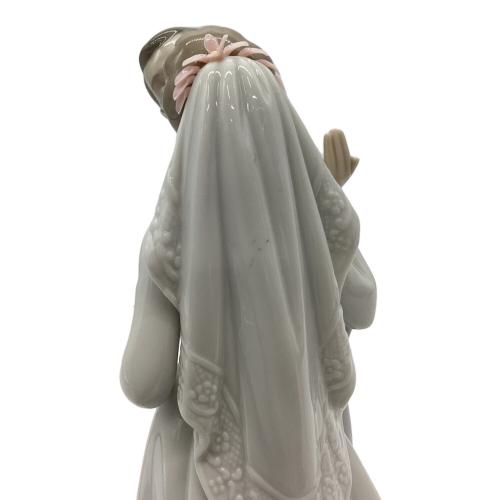 LLADRO (リヤドロ) フィギュリン 誓いのキッス 06620
