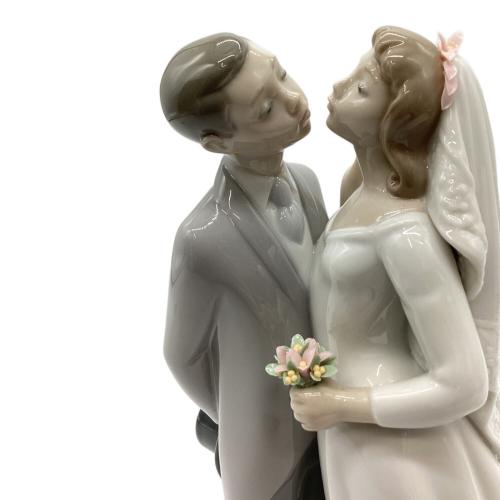 LLADRO (リヤドロ) フィギュリン 誓いのキッス 06620