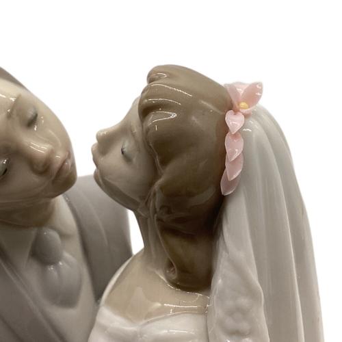 LLADRO (リヤドロ) フィギュリン 誓いのキッス 06620