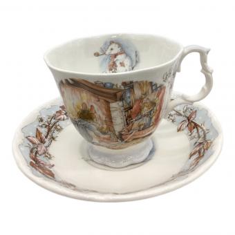 ROYAL DOULTON (ロイヤルドルトン) カップ&ソーサー ブランブリーヘッジ ウィンター