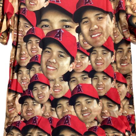 大谷翔平顔だらけTシャツ レッド｜トレファクONLINE
