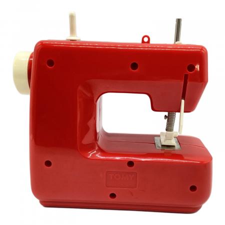 K2303-606 ハローキティコンパクトミシン 動作確認済 傷あり 現状お渡し TOMY（トミー）ハローキティ ミシンしましょ 動作確認済み｜トレファク