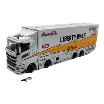 GCD（ジーシーディー） Liberty Walk 模型 LB-TRUCKS 1/64スケール Mitsubishi Fuso Super Great