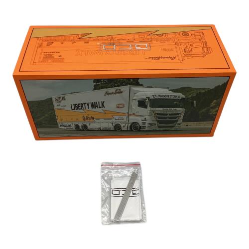 GCD（ジーシーディー） Liberty Walk 模型 LB-TRUCKS 1/64スケール Mitsubishi Fuso Super Great