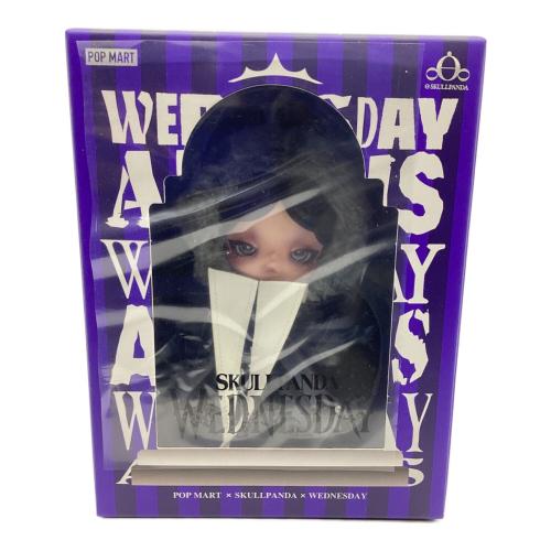 POP MART（ポップマート） SKULLPANDA x Wednesday ぬいぐるみ (ネヴァーモア学園制服バージョン)