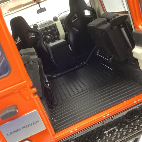 LCD MODELS（エルシーディーモデルズ）  LAND ROVER DEFENDER 90 WORKS V8 70th EDITION 1:18スケール