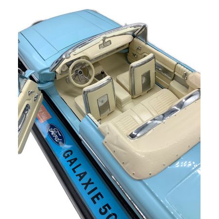 SUNSTAR (サンスター) 1964 Ford Galaxy 500 1/18 ミニカー ※箱変色有 64'Ford Galaxie 500