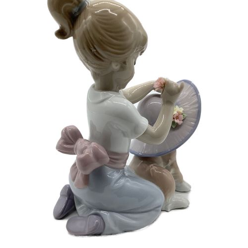 LLADRO (リヤドロ) フィギュリン No.6862 おめかししようね 本体のみ